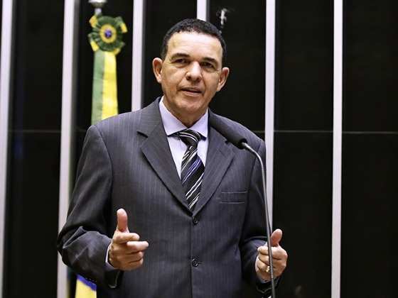 Juarez ironiza denúncia de propina: “Quem recebe R$ 30 milhões vai querer BMW?”