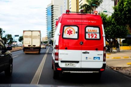 Motociclista fica ferida após colisão com caminhonete em Alta Floresta