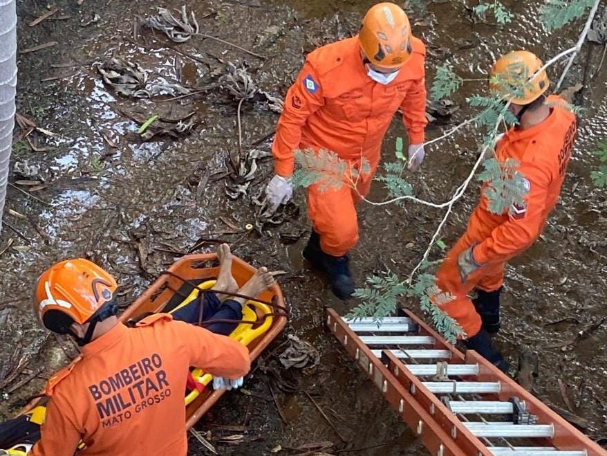 Homem é resgatado após queda de aproximadamente quatro metros de altura em rede pluvial