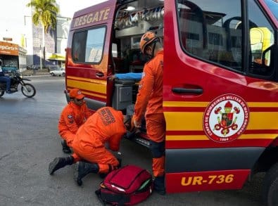 Trabalhador cai de altura de quatro metros e é socorrido pelos bombeiros