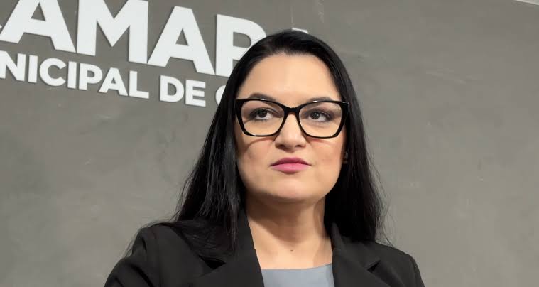 Samantha critica vereadoras por não apoiarem Paula para mudar regimento interno; veja vídeo