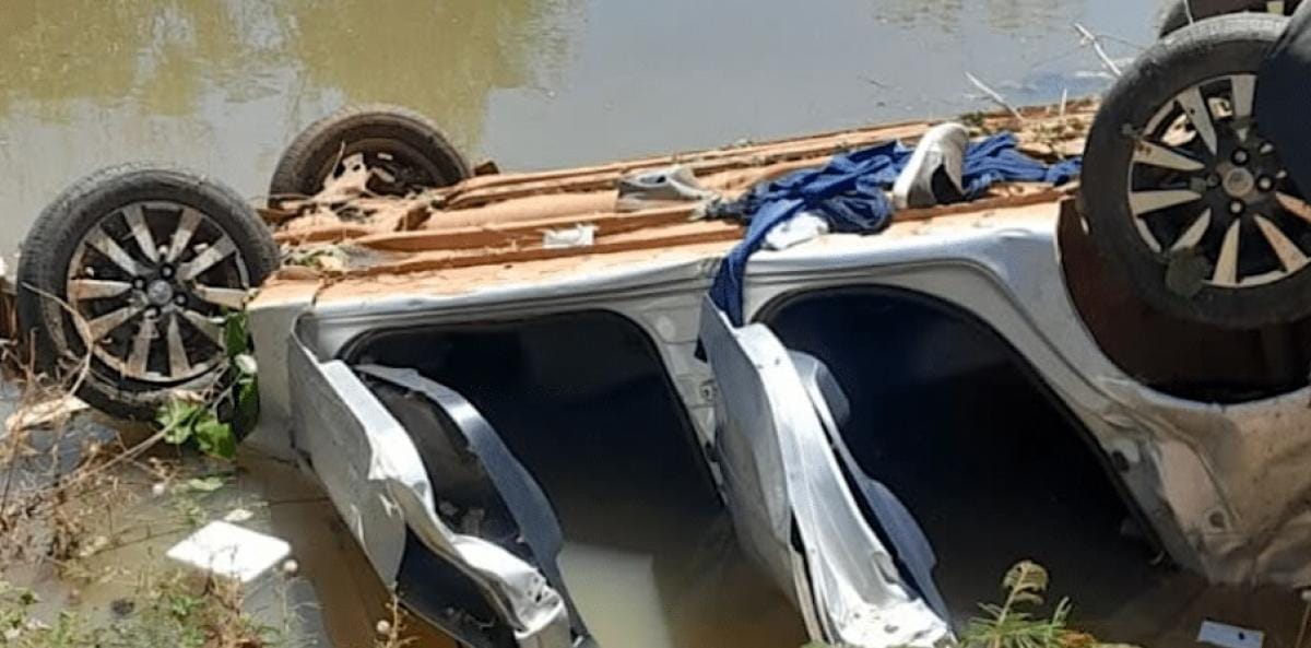 Homem morre em acidente em rodovia estadual; veículo é encontrado submerso em lagoa