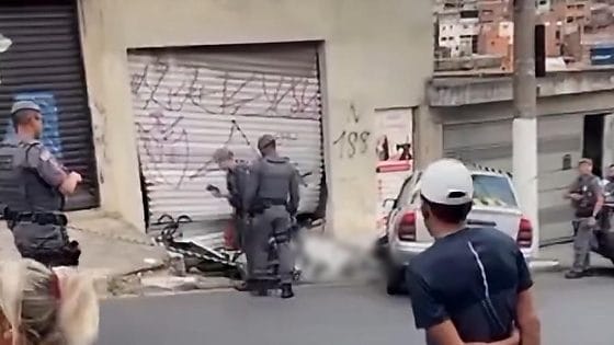 Motorista é assaltado e atropela dois suspeitos durante perseguição