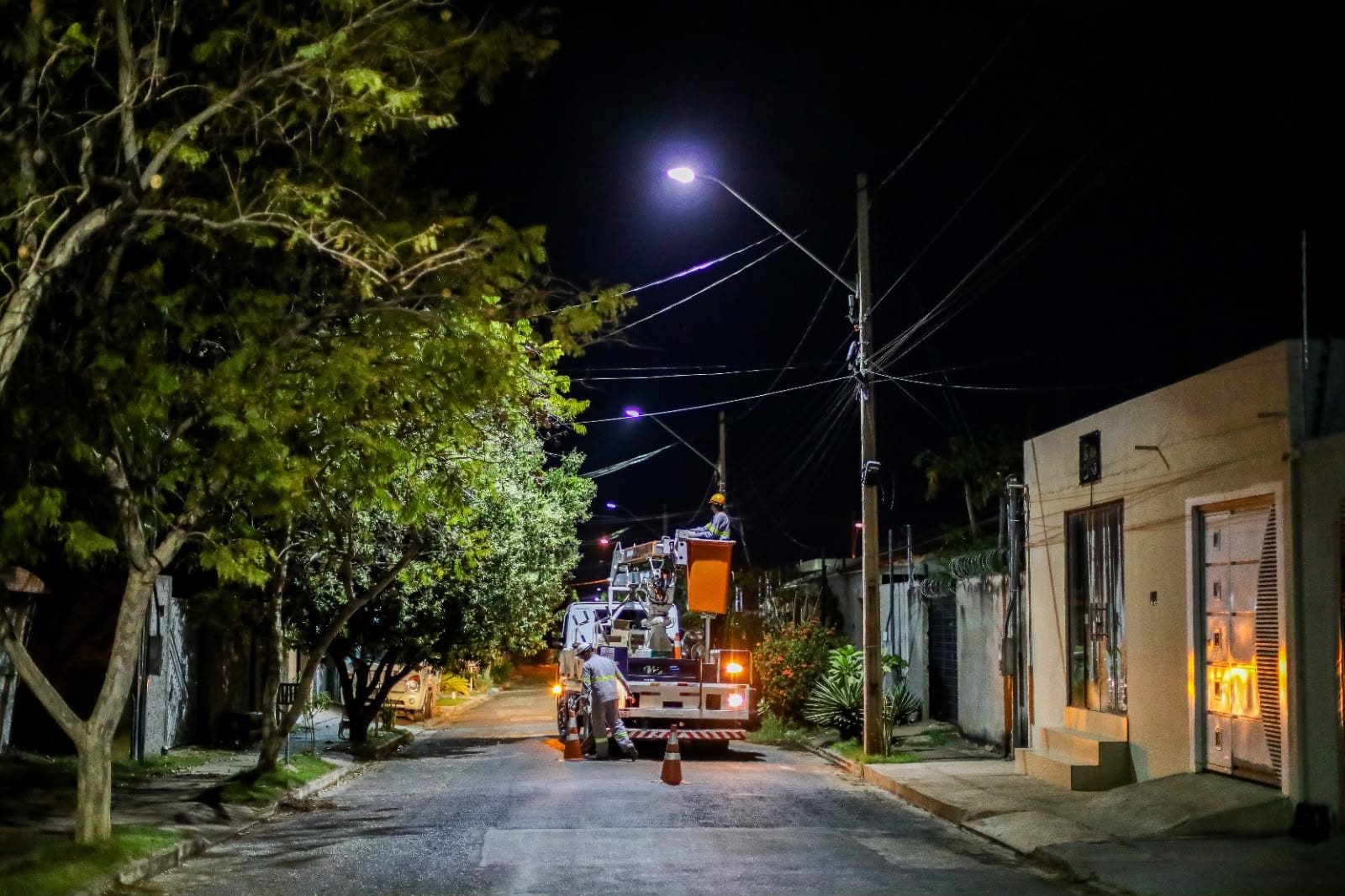 Cuiabá troca 681 pontos de iluminação por LED e garante mais segurança e economia no Santa Terezinha