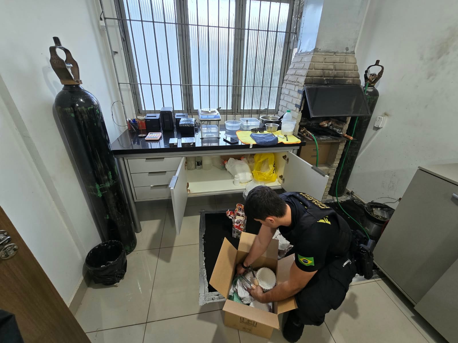 Polícia Federal de Mato Grosso apreende ouro, joias e dinheiro de 'barões do garimpo'