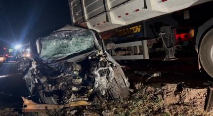 Colisão frontal entre carro e carreta deixa um morto na BR-070, em Várzea Grande