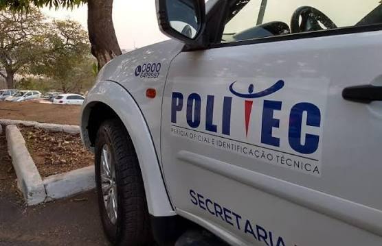 Homem morre e mulher fica ferida em batida de motocicleta e caminhão no interior de MT