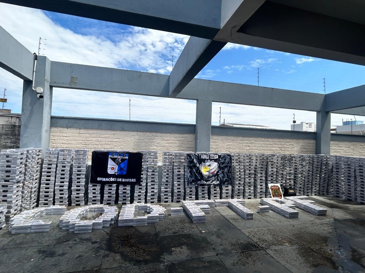 Polícia apreende 500 mil maços de cigarros paraguaios em cidade de MT