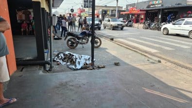 Jovem de 18 anos morre após acidente entre motocicleta e carro no bairro Pedra 90