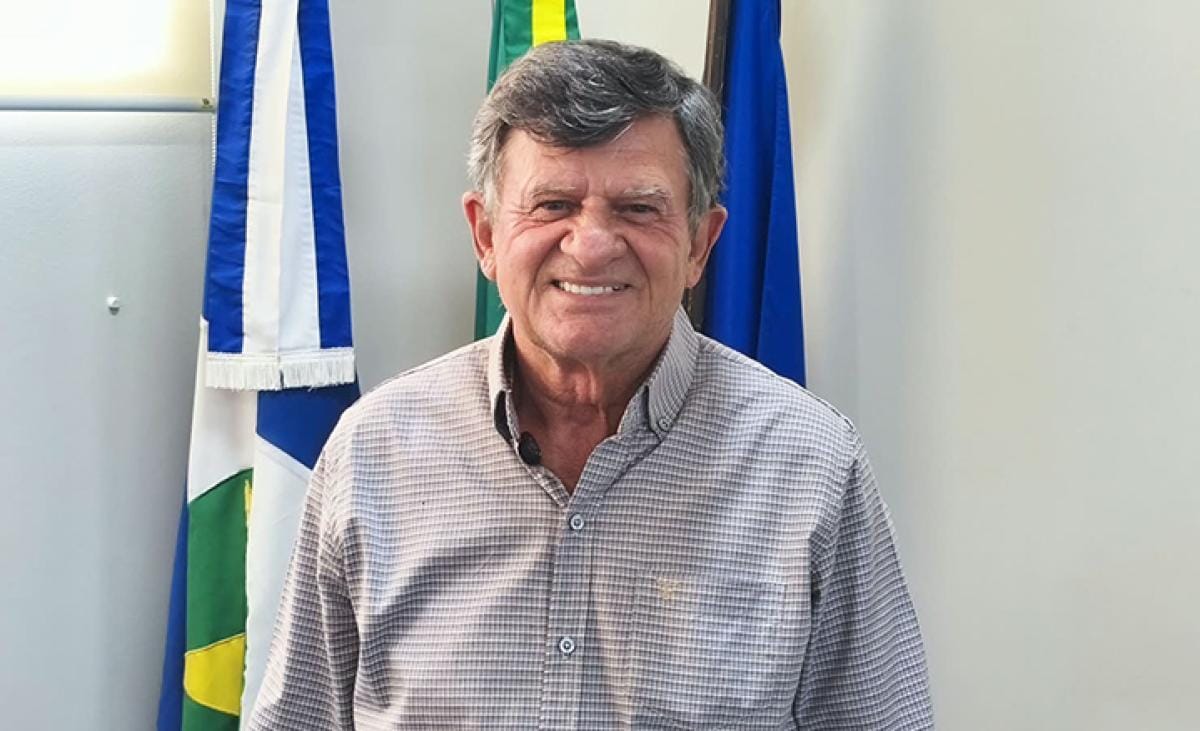 Prefeito de cidade do interior de Mato Gosso é agredido durante adesivaço político