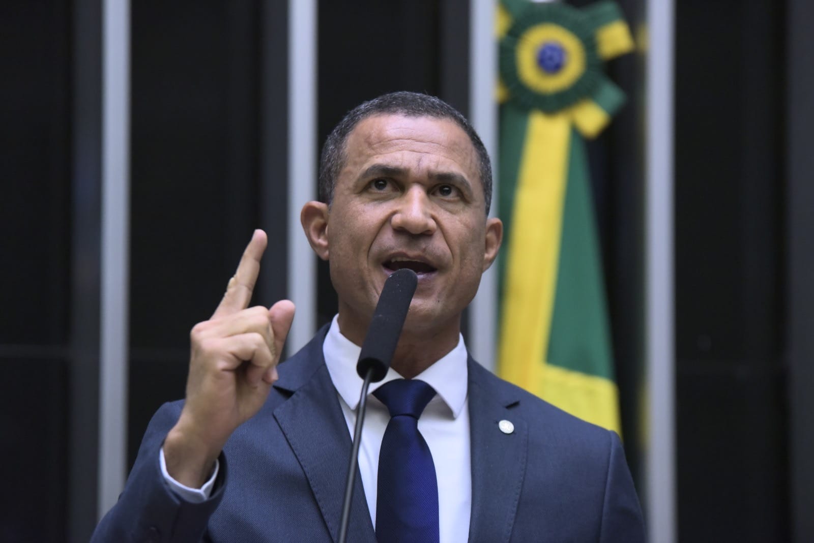 Coronel Assis critica decisão que retorna ao cargo Diretor da PF e cobra atuação firme do STF