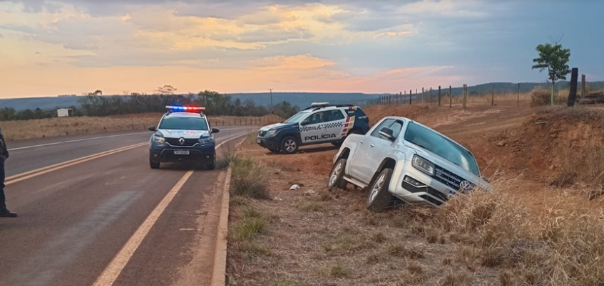 Homem morre em confronto com a PM após sequestro e roubo de caminhonete em MT