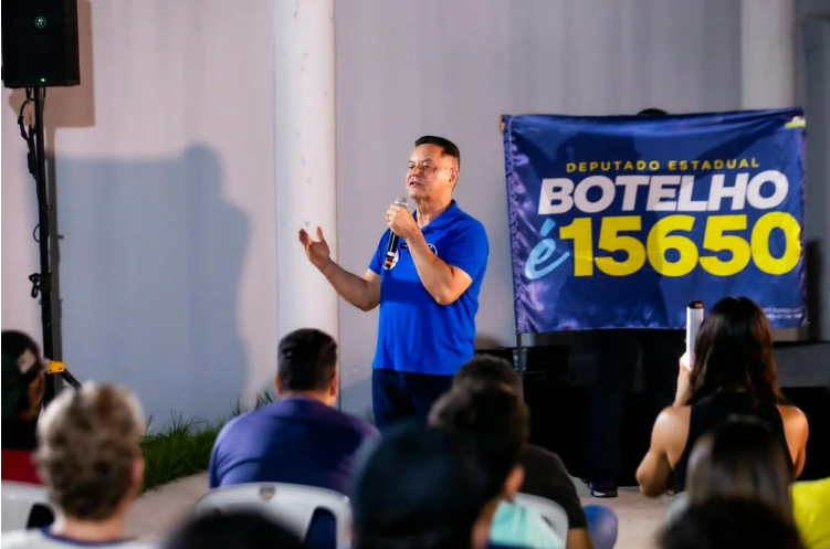 Botelho reforça apoio às atividades acadêmicas em reunião com estudantes