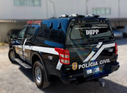 Pintor é encontrado morto enrolado em lençol às margens de rodovia