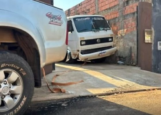 Homem morre prensado entre caminhão e muro da própria casa em MT