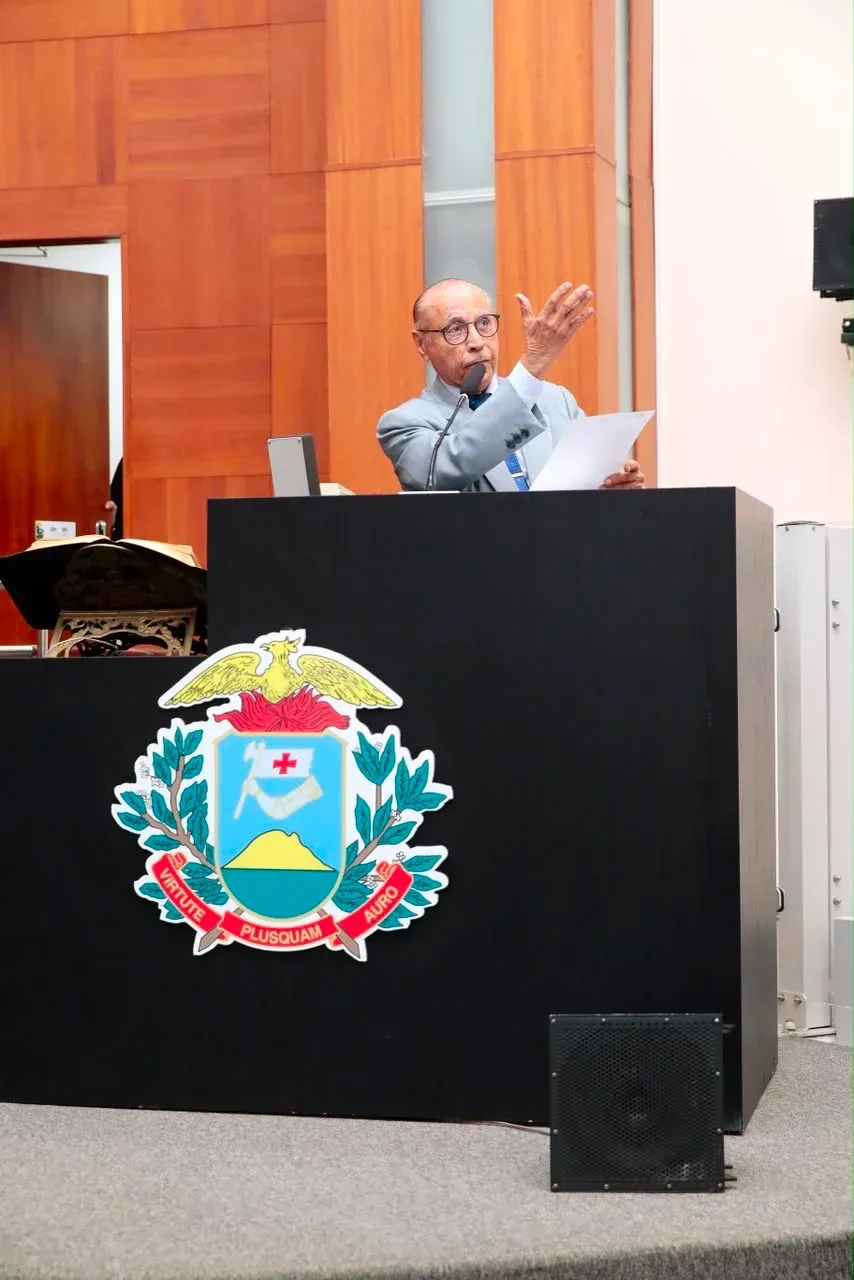 Julio Campos enquadra deputados por plenário por esvaziado na ALMT