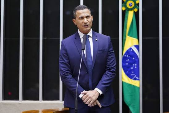 Assis se consolida como maior representante da direita e 1º nome do PL