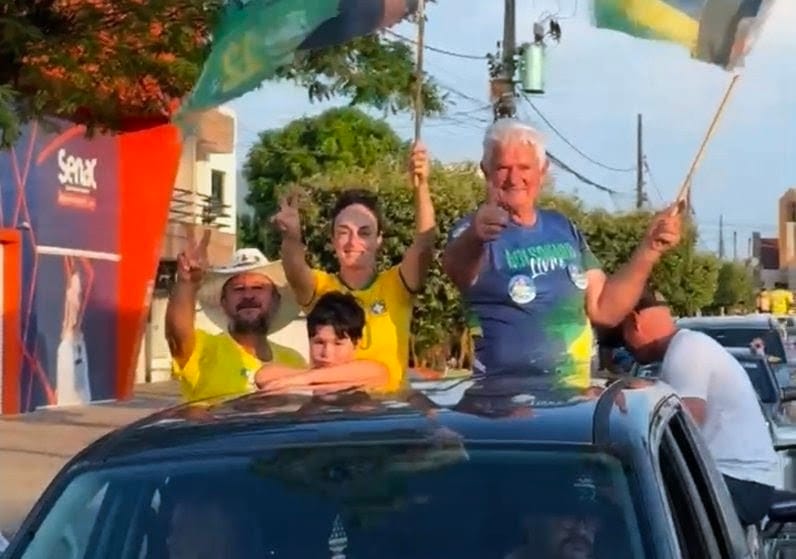 Galvan encerra campanha ao Senado em carreata por Flávio Bolsonaro em Lucas
