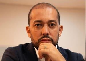 Secretário de Educação de Várzea Grande entrega o cargo