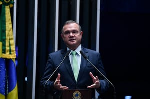 Fagundes critica decisão de Moraes ao proibir Bolsonaro de participar de lives