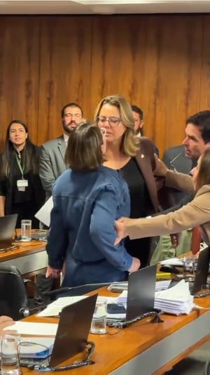 Coronel Fernanda quase sai no soco com senadora durante CPMI do INSS