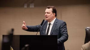 Max comemora arquivamento da PEC da Blindagem