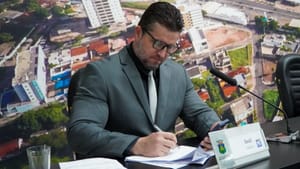 PL quer limitar atendimento presencial de distribuidoras até meia-noite