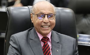 "Quando foi chutada pelo grupo de Mauro, ela foi acolhida", diz Julio