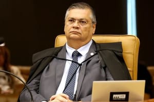 Ministro do STF barra desocupação de famílias