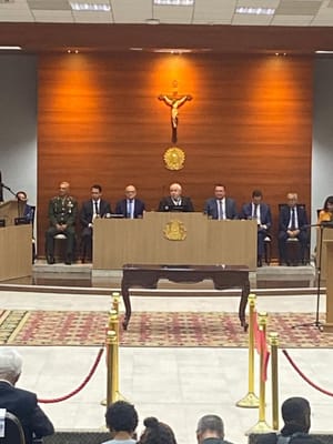 Sem Mauro e sem protesto dos servidores do Judiciário