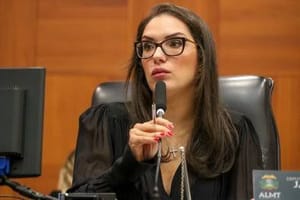 "Nada me faz desistir", diz Janaina Riva sobre pré-candidatura ao Senado