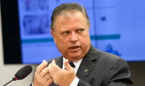 Blairo Maggi oferece R$ 100 mil para quem achar liminar que impede Amaggi de pagar Fethab