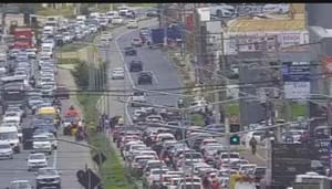 Mulher morre esmagada por caminhão e caminhonete na Avenida da Feb, em VG