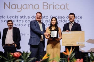 Presidente Max Russi entrega prêmios do 1º Troféu Parlamento de Jornalismo