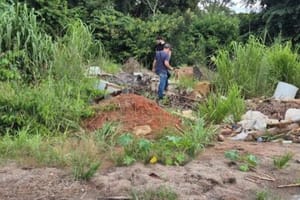 Corpo de mulher é encontrado com mãos e pés amarrados em vala