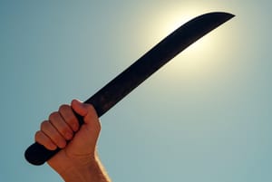 Morador de rua tenta matar “colega” com golpe de facão em MT