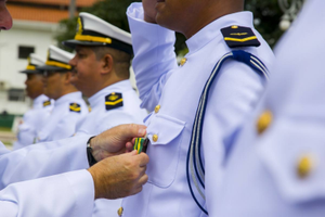 Sargento da Marinha é preso após agredir a esposa com socos e um porrete