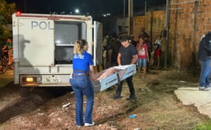 Homem é morto com golpes de faca no pescoço pela própria amiga