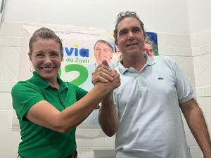 Flávia "cutuca" Tião ao citar que consegue tocar Dae e diz que demitiu esposa de ex-aliado