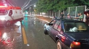 Homem fica em estado grave após acidente durante chuva intensa