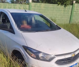 Homem é encontrado morto com mãos amarradas dentro de carro em bairro de Cuiabá