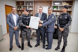 Max homenageia PM por evitar novas mortes após feminicídio