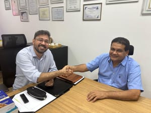 Bruno e Wanderley mostram que embate fica só na tribuna da Câmara