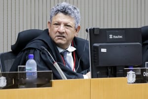 Conselho Nacional de Justiça afasta desembargador do TJ; PF faz varredura