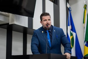 Câmara aprova PL de Ranalli que obriga cartazes de denúncia em sex shops