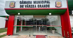 Sessão solene homenageia mulheres com Título Sarita Baracat em Várzea Grande