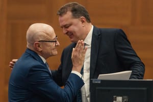 Max empossa Pivetta e destaca “desenvolvimento do estado”