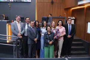 Jornalista alerta sobre diagnóstico precoce da otite crônica e agradece Paula Calil