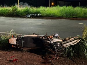Motociclista morre ao perder controle da direção e bater no meio-fio em Cuiabá