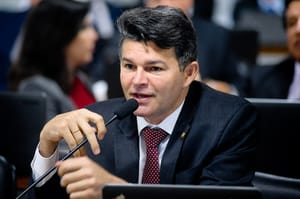 Medeiros defende Wellington  no Senado e cutuca Janaina ; "não tem coragem"
